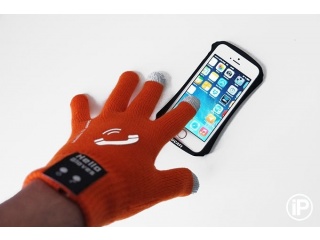 Dotykové rukavice s připojením bluetooth, velikost M, tmavší růžová, modré konečky prstů